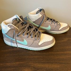 Men’s Earl Grey/Medium Mint Nike SB Dunk High Pro Sneakers
